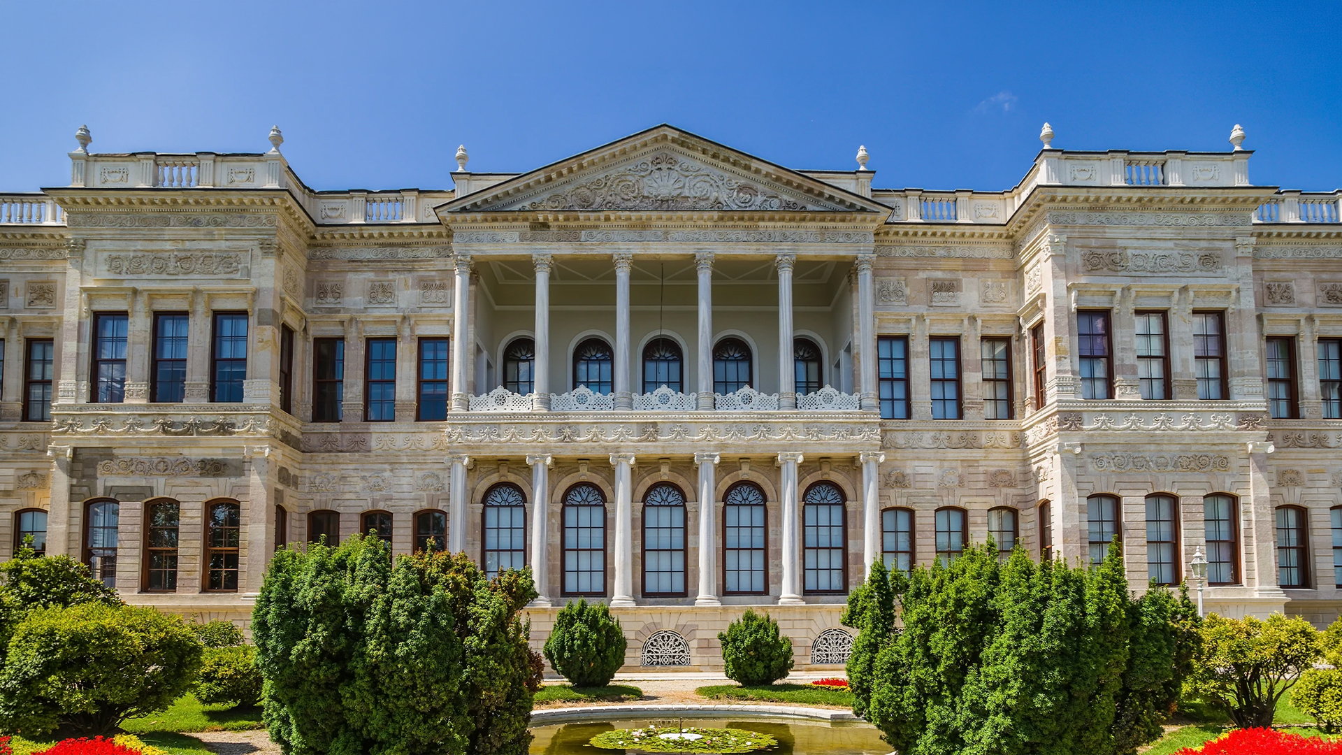 Dolmabahçe Sarayı